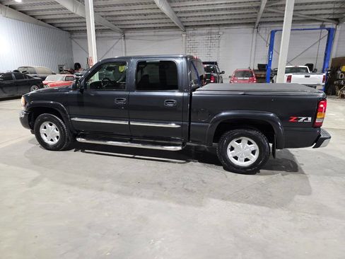 Used 2005 GMC Sierra 1500 SLE w/ Off-Road Package image 7