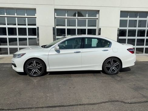 Used 2016 Honda Accord Touring image 3