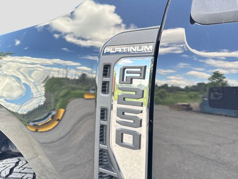 Used 2023 Ford F250 Platinum w/ FX4 Off-Road Package AWD/4WD image 11