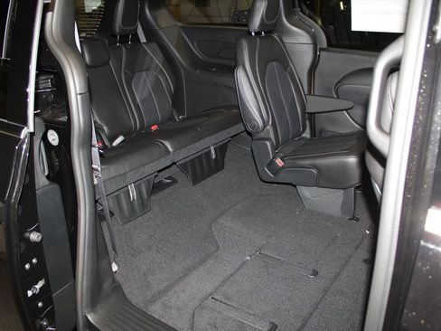 New 2026 Chrysler Voyager LX image 26