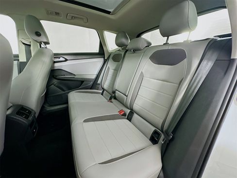 Used 2023 Volkswagen Taos SE image 24