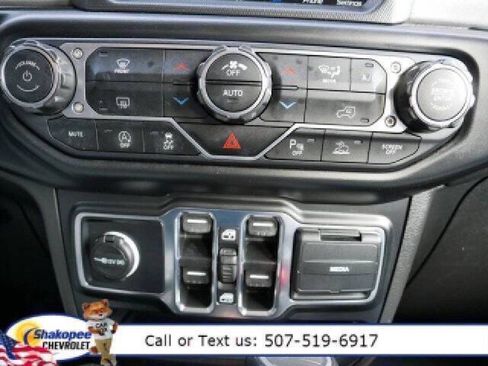Used 2023 Jeep Gladiator Overland image 20