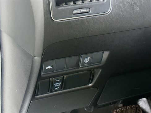 Used 2021 Nissan Armada SL w/ Captain's Chairs Package image 16