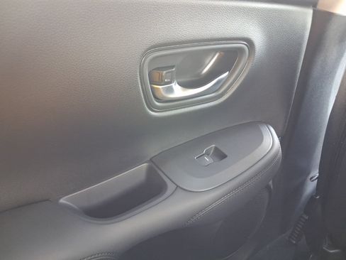 Used 2027 Honda HR-V LX image 19