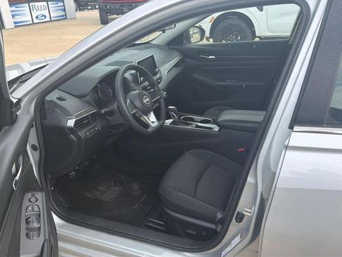 Used 2024 Nissan Altima 2.5 SV FWD image 5