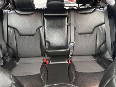 Used 2025 Jeep Compass Trailhawk image 34