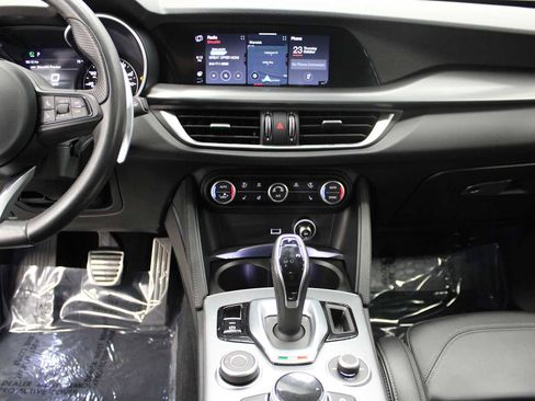 Used 2023 Alfa Romeo Stelvio Veloce image 25