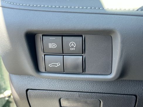Used 2024 Toyota Highlander XLE AWD/4WD image 34