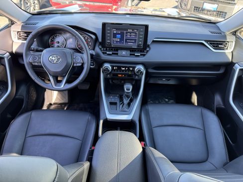 Used 2022 Toyota RAV4 XLE Premium image 33