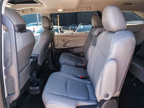Certified 2024 Toyota Sienna XLE FWD image 19