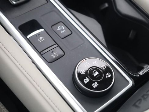 New 2026 Nissan Pathfinder SL image 19