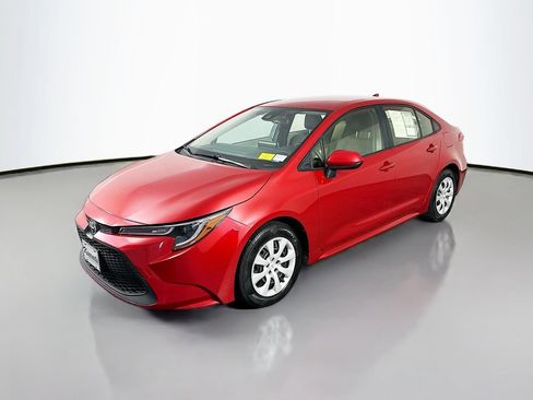 Used 2021 Toyota Corolla LE FWD image 3