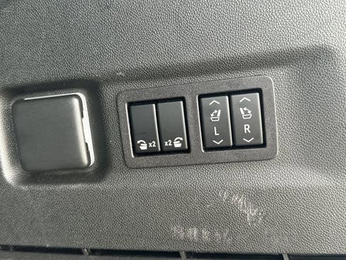 Used 2023 GMC Yukon XL Denali Ultimate image 35