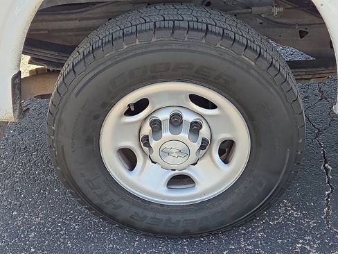 Used 2020 Chevrolet Express 2500 Extended w/ Communications Package image 7