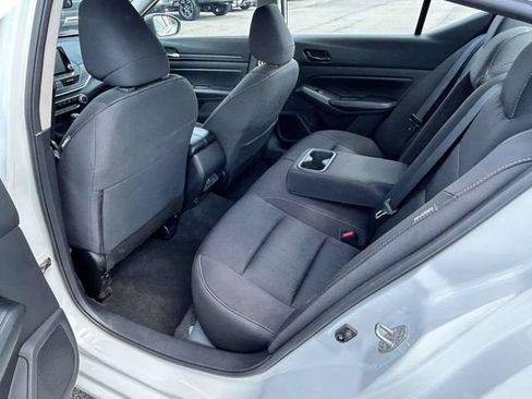 Used 2025 Nissan Altima 2.5 SV FWD image 11