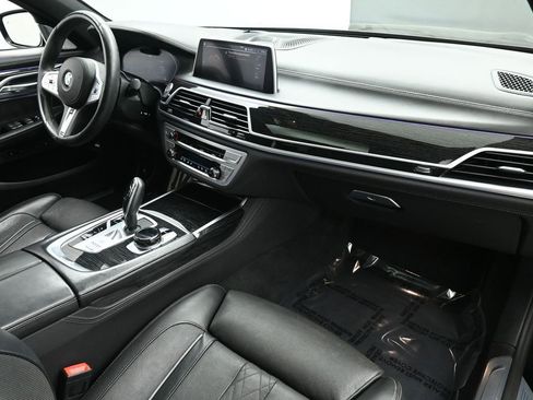 Used 2021 BMW 750i xDrive w/ Executive Package image 23