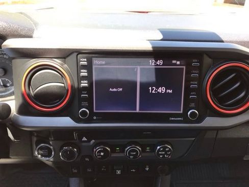 Used 2020 Toyota Tacoma TRD Sport w/ Technology Package AWD/4WD image 16