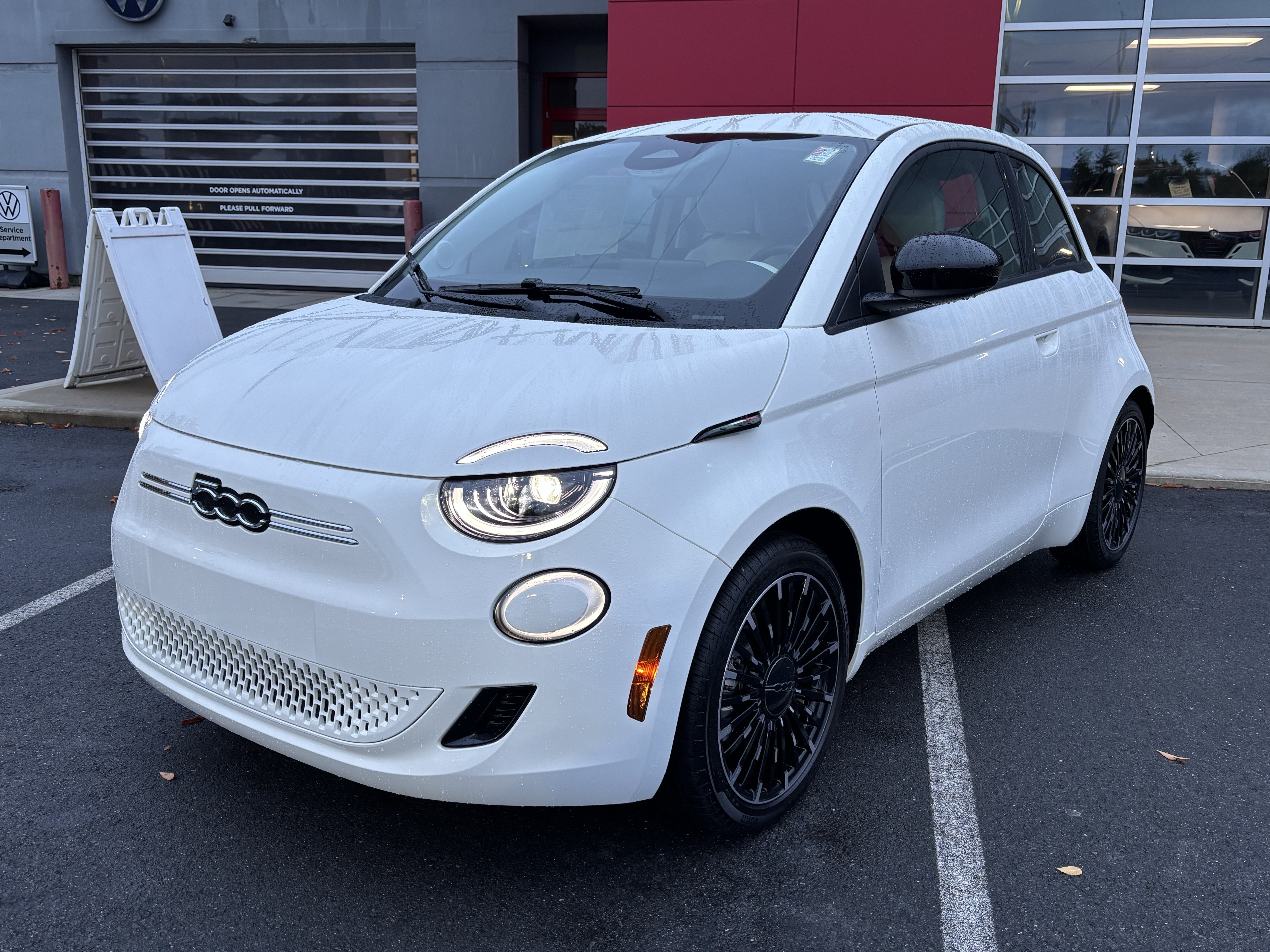 New 2026 FIAT 500 e FWD image 3
