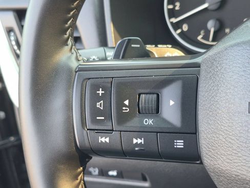 Used 2025 Nissan Rogue SV AWD/4WD image 14