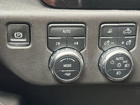 Used 2025 GMC Sierra 1500 SLT image 39