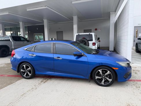 Used 2016 Honda Civic Touring image 2