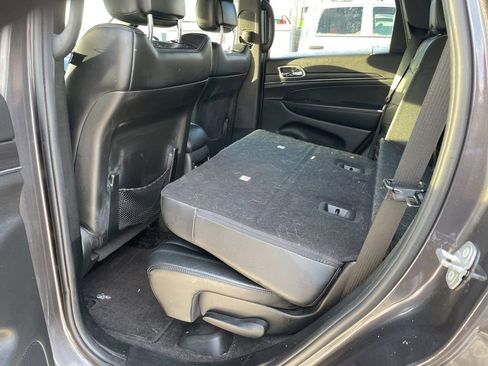 Used 2018 Jeep Grand Cherokee Limited image 29