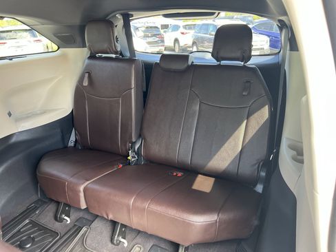 Used 2024 Toyota Sienna Platinum image 34