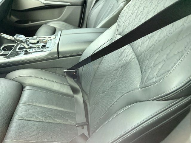 Used 2021 BMW X7 xDrive40i w/ M Sport Package AWD/4WD image 8