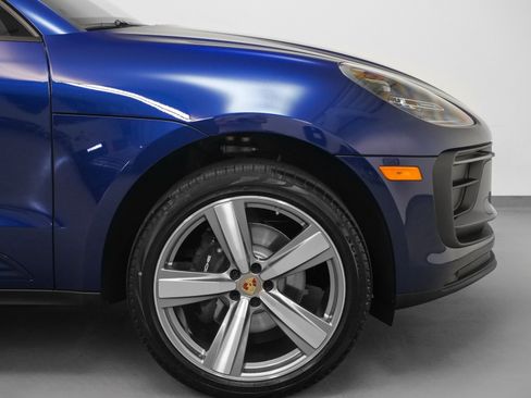 Certified 2025 Porsche Macan image 11