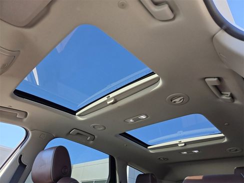 Used 2019 Buick Enclave Avenir w/ Avenir Technology Package image 17