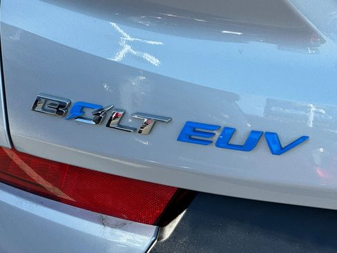 Used 2022 Chevrolet Bolt EUV LT w/ Comfort Package image 48