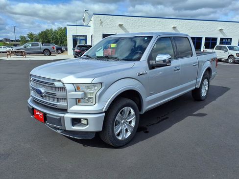 Used 2016 Ford F150 Platinum w/ Equipment Group 701A Luxury image 9