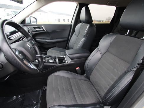 Used 2024 Mitsubishi Outlander SE image 6