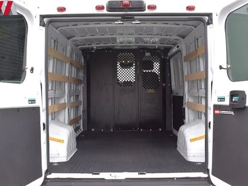 Used 2025 RAM ProMaster 2500 w/ U-Haul Equipment Group FWD image 28