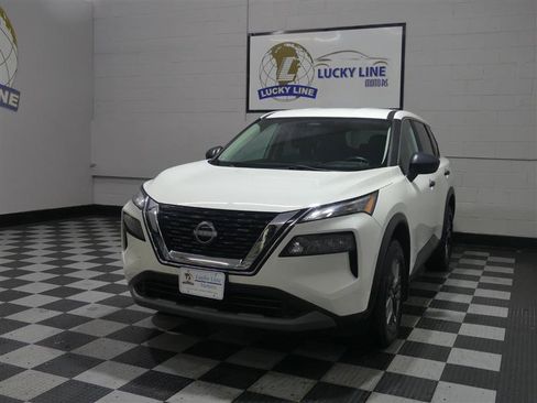 Used 2023 Nissan Rogue S image 4