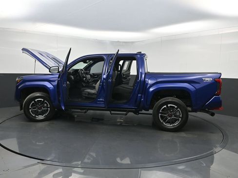 Used 2025 Toyota Tacoma TRD Sport AWD/4WD image 36