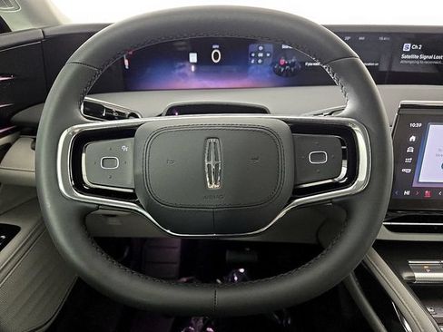 Used 2026 Lincoln Nautilus Premier AWD/4WD image 16