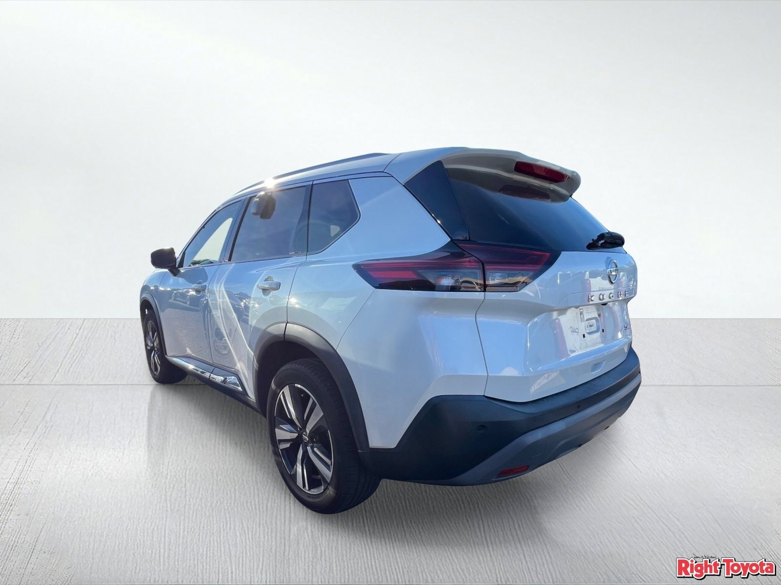 Used 2021 Nissan Rogue SL w/ Premium Package FWD image 3