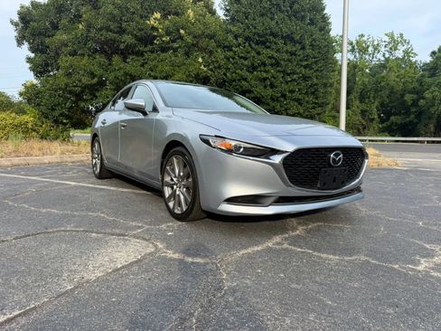 Used 2020 MAZDA MAZDA3 Sedan w/ Select Package FWD image 2
