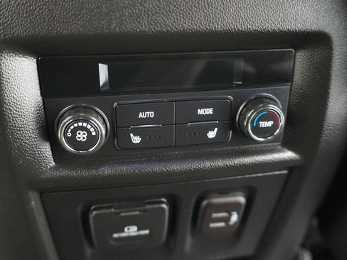 Used 2023 Chevrolet Traverse High Country FWD image 33