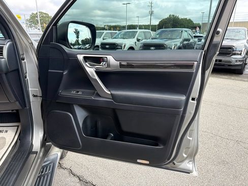 Used 2023 Lexus GX 460 Luxury w/ Accessory Package AWD/4WD image 23