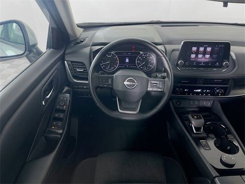 Used 2025 Nissan Rogue SV image 21