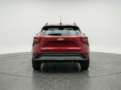 Used 2025 Chevrolet Trax LT FWD image 7
