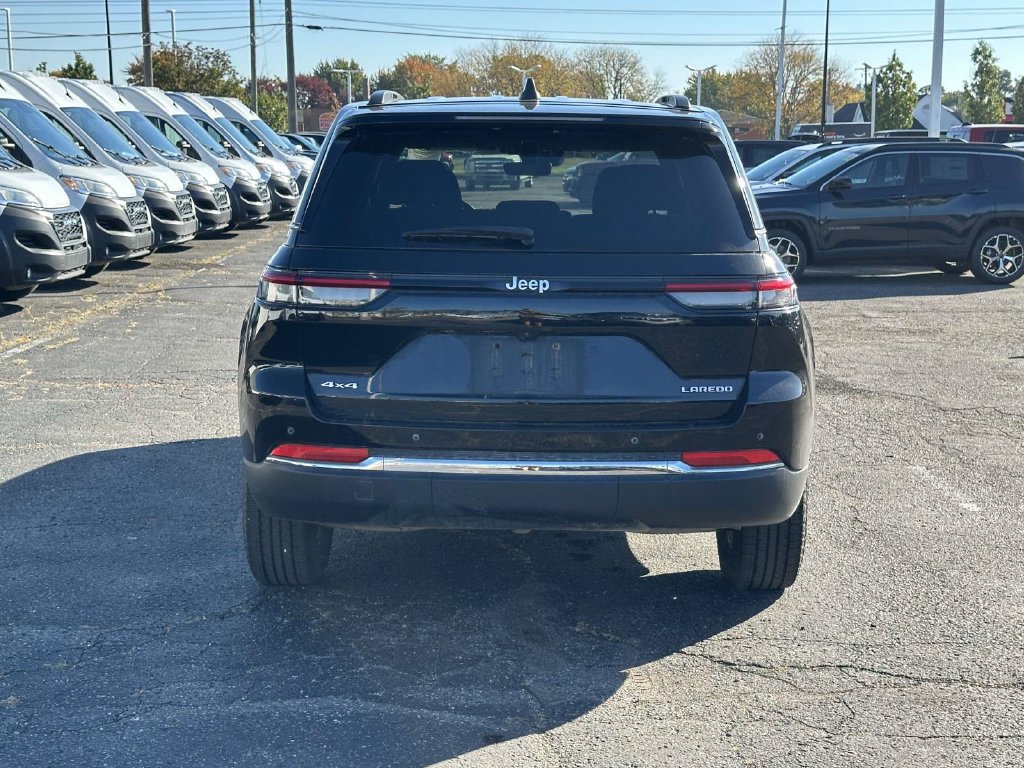 Used 2025 Jeep Grand Cherokee Laredo w/ Luxury Tech Group I AWD/4WD image 5