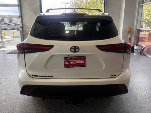 Certified 2021 Toyota Highlander XLE image 5
