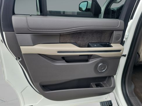 Used 2021 Ford Expedition Max Limited RWD image 11
