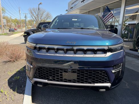 New 2026 Jeep Grand Wagoneer 4WD image 3