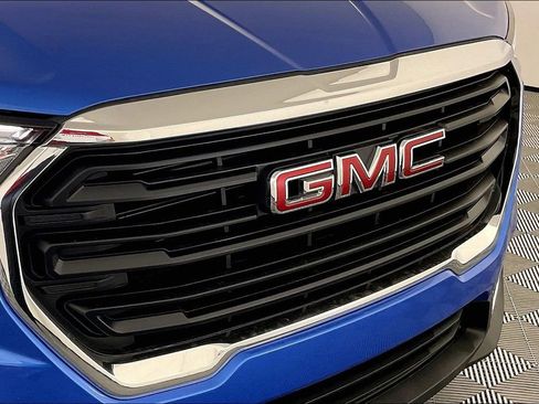 Used 2024 GMC Terrain SLE image 38