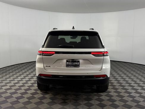 Certified 2023 Jeep Grand Cherokee Altitude image 8