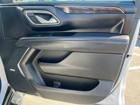 Used 2022 Chevrolet Tahoe Z71 w/ Luxury Package AWD/4WD image 11
